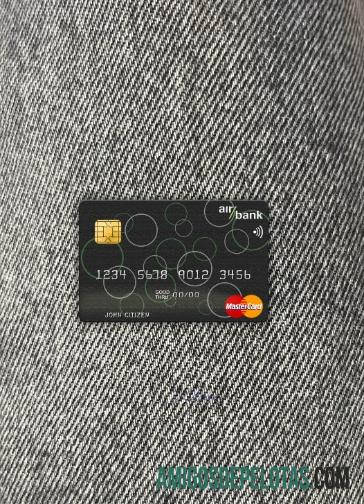 Frente Photolook do Czech Air Bank Mastercard modelo